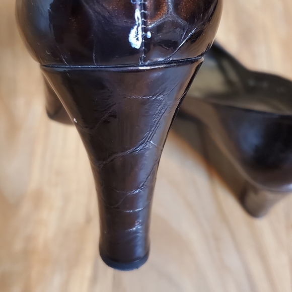 Stuart Weitzman Brown Patent Leather Pumps - Picture 4 of 11